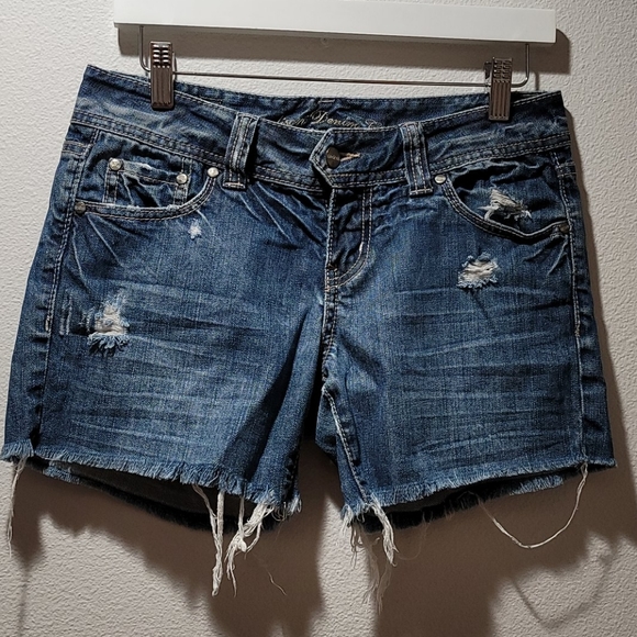 MADISON DENIM CO CUTT OFF JEAN SHORTS EMBROIDERED DISTRESSED BLUE DENIM SZ 3/4 - Picture 2 of 11